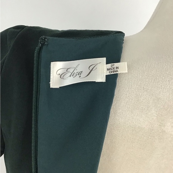 Eliza J Short Sleeve Green Sheath Dress Size 2P Back Zipper - Picture 5 of 6